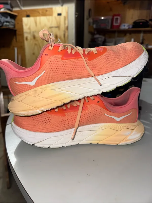 Hoka One One Women’s Arahi 7 Running Shoes Coral Size 7.5 B - Image 2