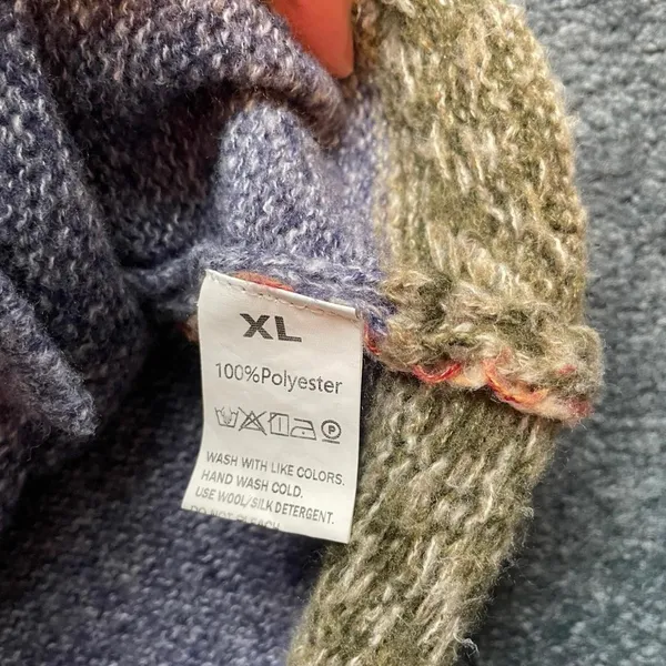 Unbranded Women's XL Multicolor Patterned Fair Isle V-Neck Big Button Cardigan - Image 3