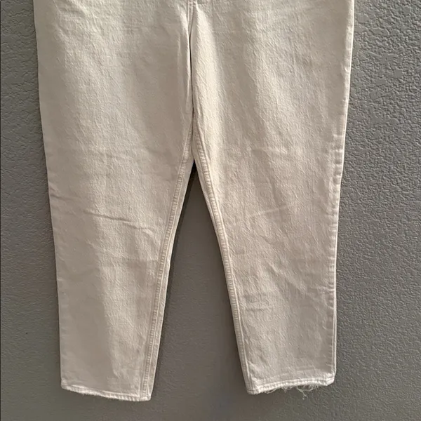 Abercrombie & Fitch 90s Straight Ultra High Rise White Frayed Hem Jeans Size 30 - Image 4