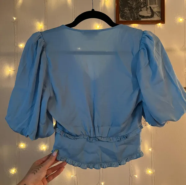 Urban Revivo V Neck Puff Sleeve Top - Image 2