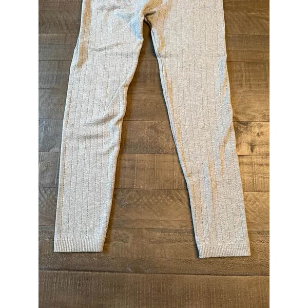 Aeropostale Women's Light Gray Textured Knit Leggings Size Large - Image 4