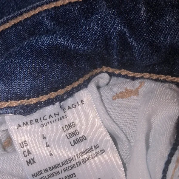 American eagle medium wash MOM jean size 4 long - Image 5