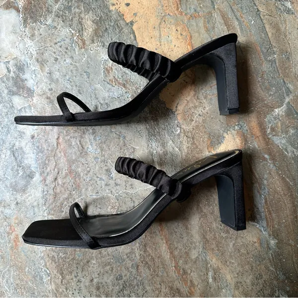Lulu's Black Slip On Heeled Sandals Women's Size 11 - Image 3