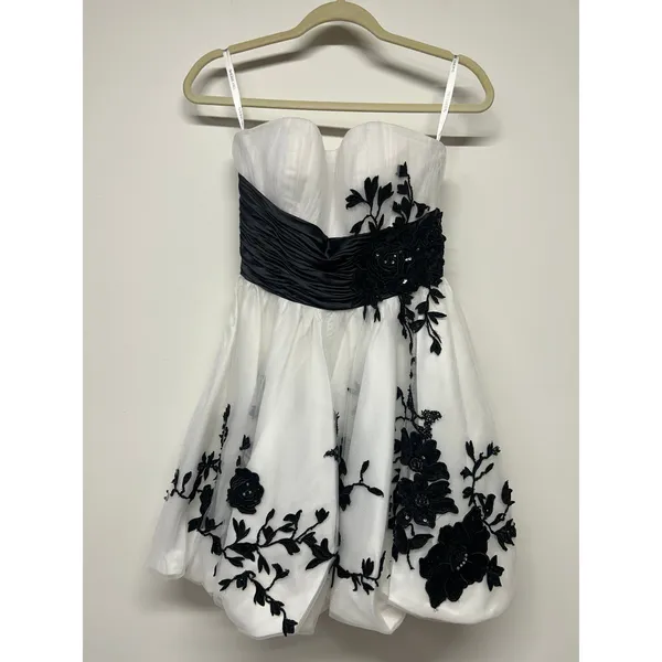 Sherri Hill‎ White Black Floral Lace Strapless Bubble Hem Mini Dress 4 Hoco Prom - Image 2