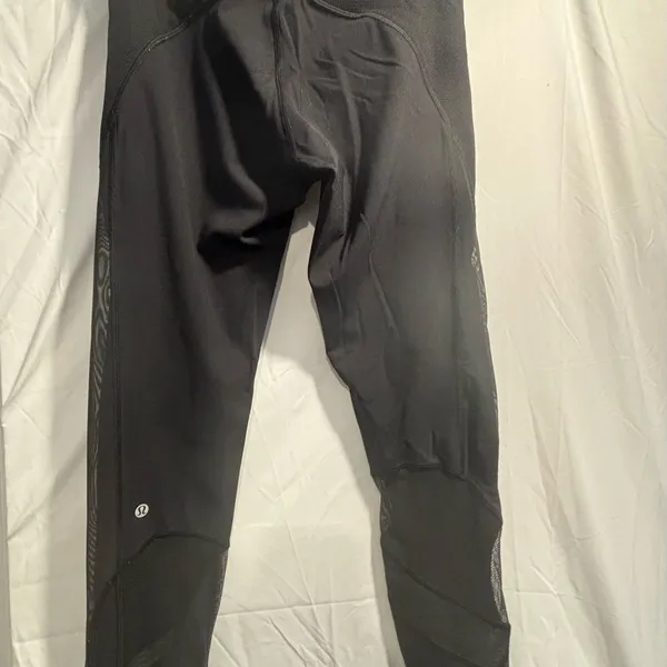 LULULEMON black and mesh leggings excellent condition 8 - Image 3