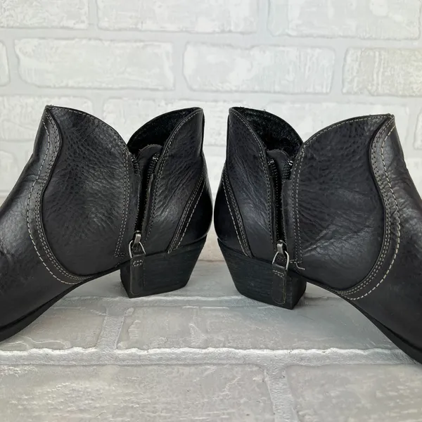 Ariat Astor Ankle Booties Womens 6.5 B Black Leather Low Heel Zip Coast Cowgirl - Image 9