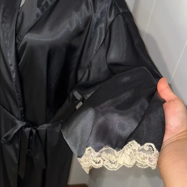 Elegant Black Satin Robe with Lace Trim - Image 4