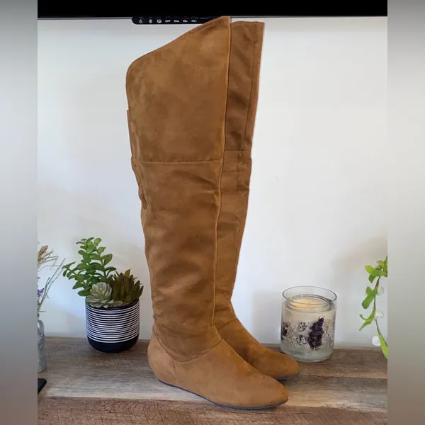 NWB!! Shoe Dazzle Over the Knee Boots in Camel Faux Suede Size 7.5 - Image 2