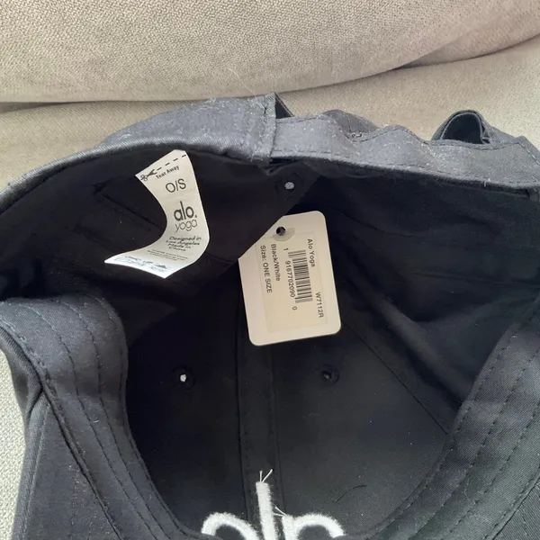 Alo Yoga Off-Duty Cap Black/White - Image 5