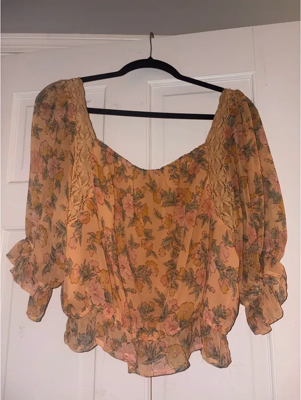 American Eagle Floral Blouse - Image 2