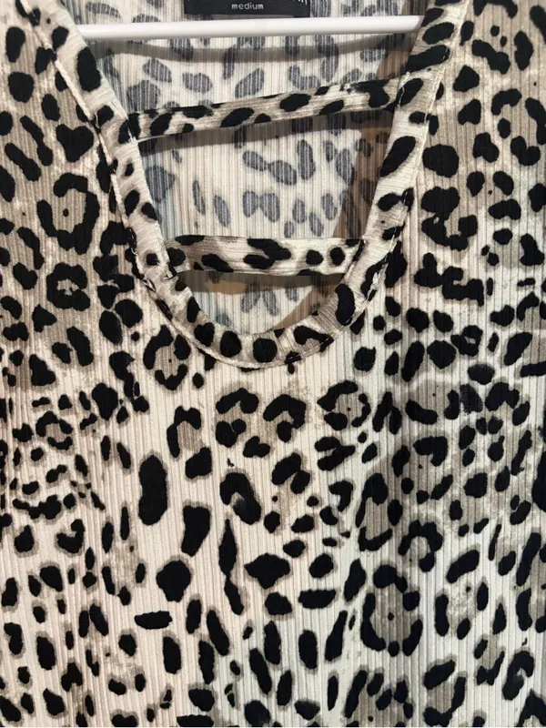 Kim & Cami Leopard Print Blouse | Size: Medium Black - Image 2