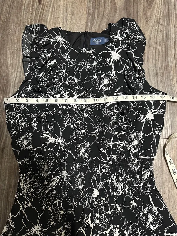 Sleeveless Black & White Floral High-Low Dress - Image 12