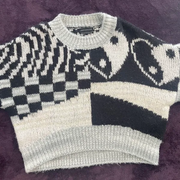 Urban Outfitters Sweater - Image 4