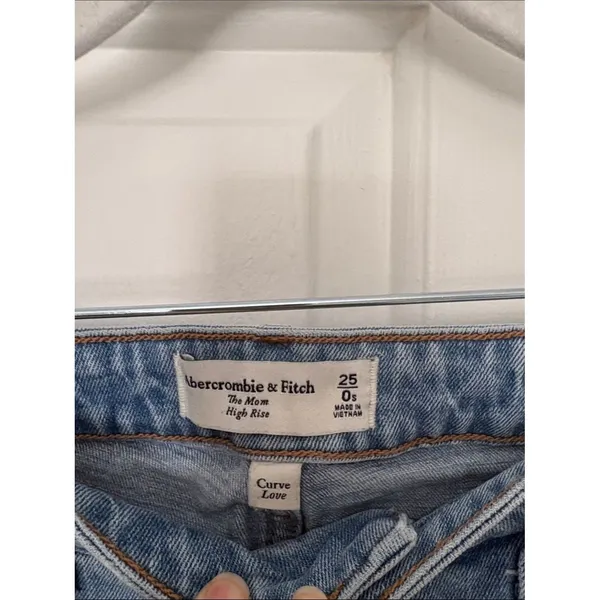 Abercrombie & Fitch The Mom High Rise Curve Love 25 short - Image 2