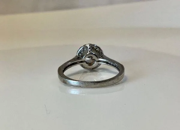 Silver Toned Crystal Ring - Image 3
