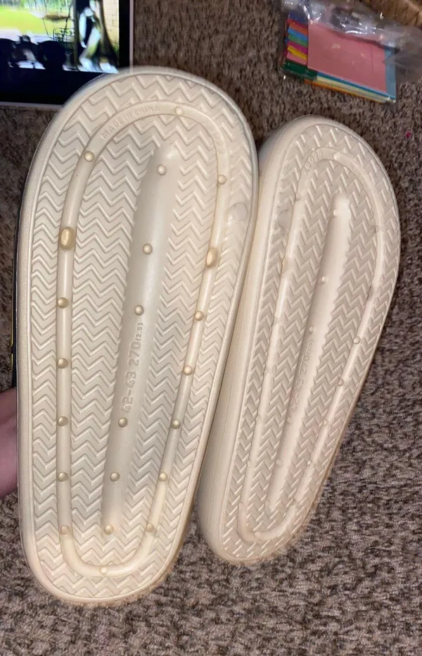 Winky face slides Size 10 - Image 2