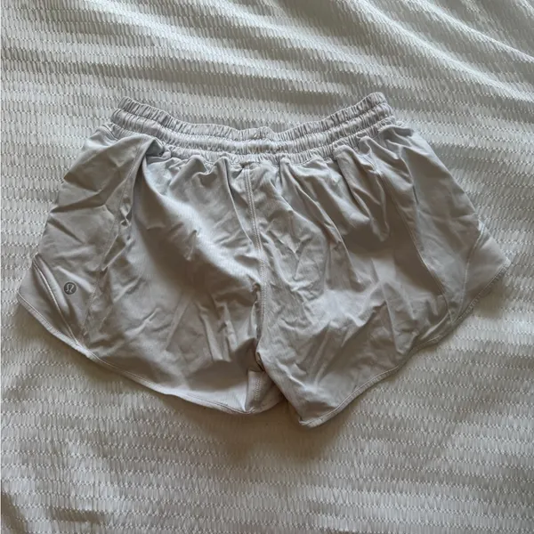 Lululemon Athletica White Hotty Hot 2.5 HR Shorts - Image 2