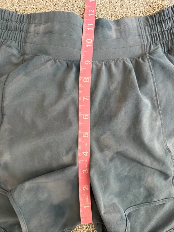 Lululemon Hotty Hot High Rise Shorts Size 4 Gray Tie Dye Lined 4” - Image 6