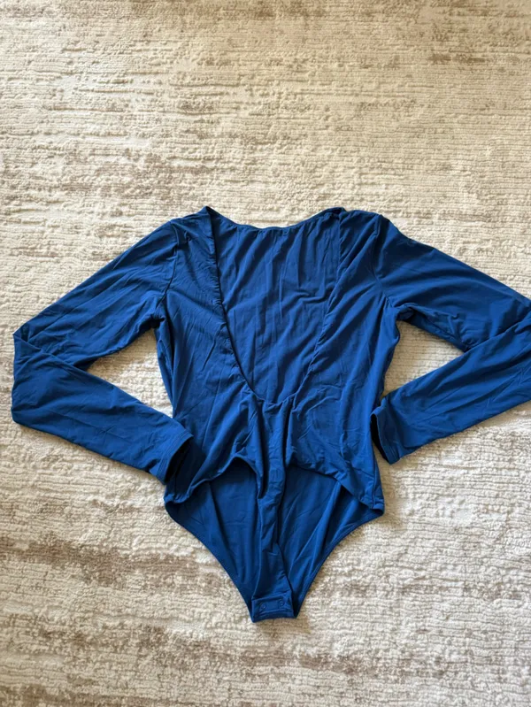 SKIMS Fits Everybody Long Sleeve Low Back Bodysuit - Image 7