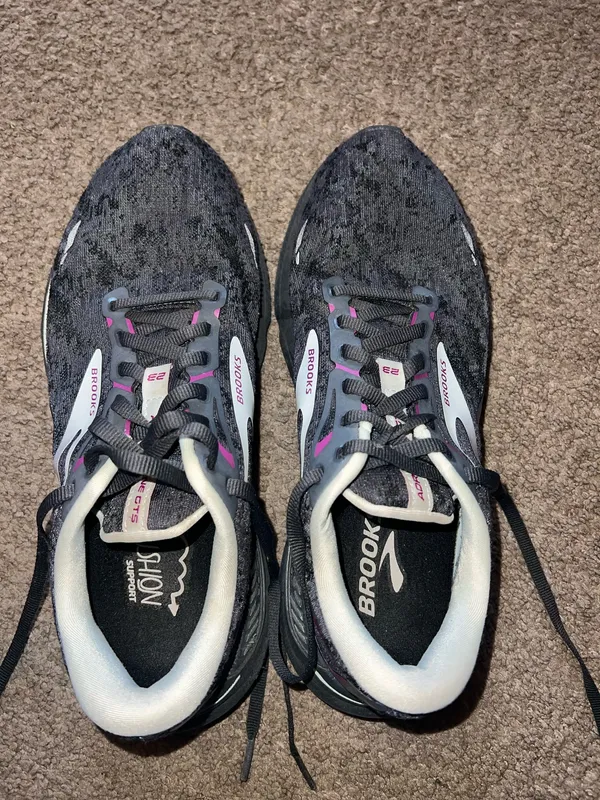 Brooks Sneakers - Image 2