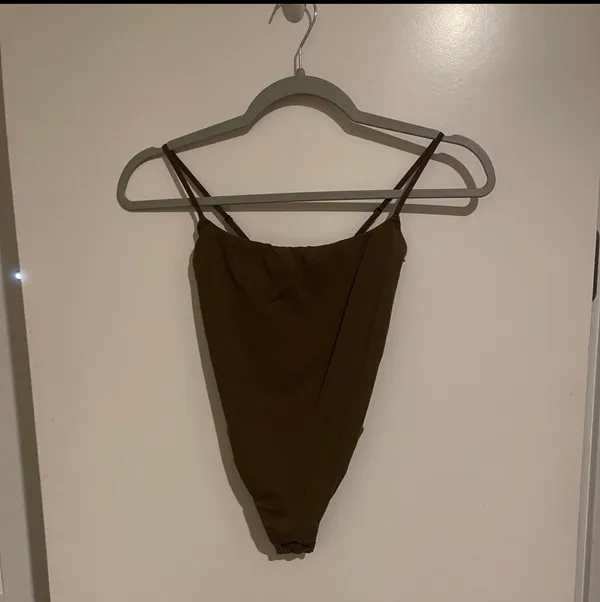 Skims Nwot Fits Everybody Cami Thong Bodysuit Brown Xs - Image 3