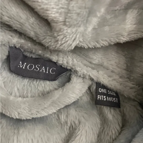 Plush Hooded Women's Bathrobe - Image 2