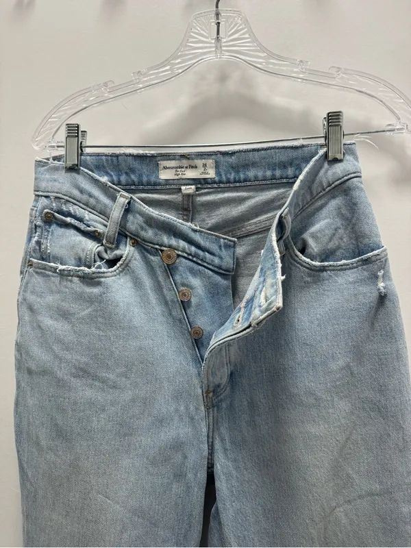 Abercrombie and Fitch The Dad High Rise 26 Light wash Curve Love - Image 7