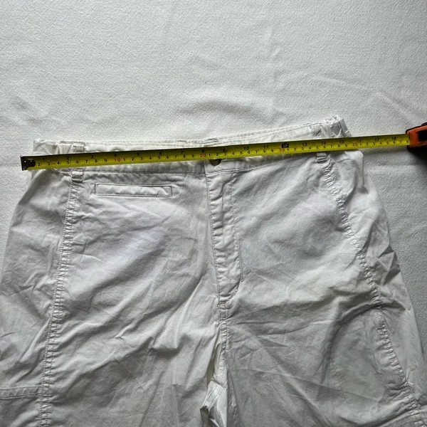 Columbia White Cargo Men's Shorts - Image 4