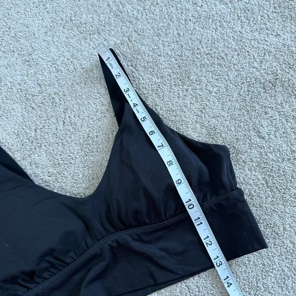 aerie Women’s Twist Back Sports Bra in Black M - Image 13