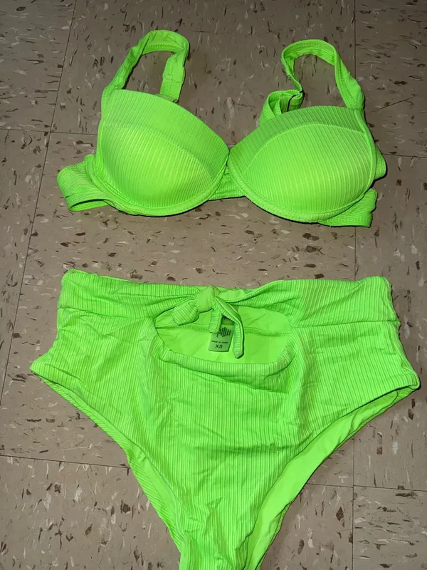 Women 2pc swim XS Green - Image 2