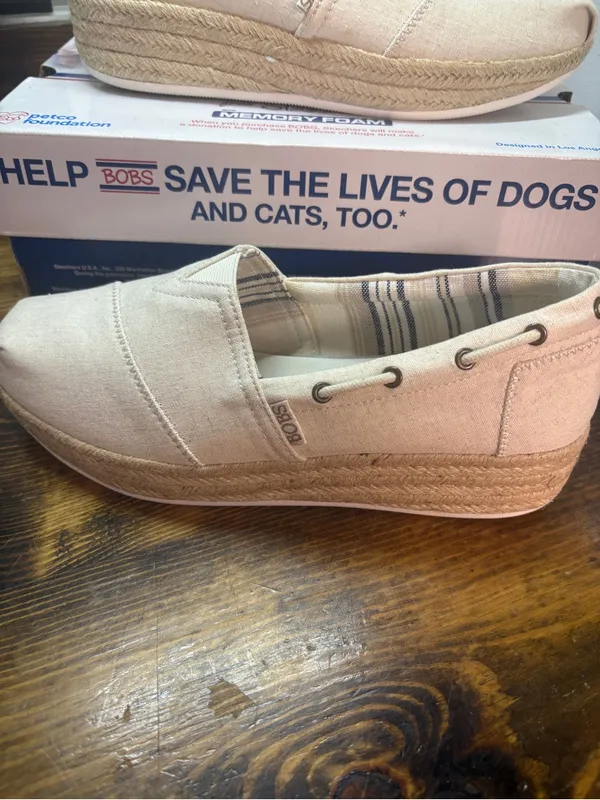Bobs tan shoes size 9 - Image 2