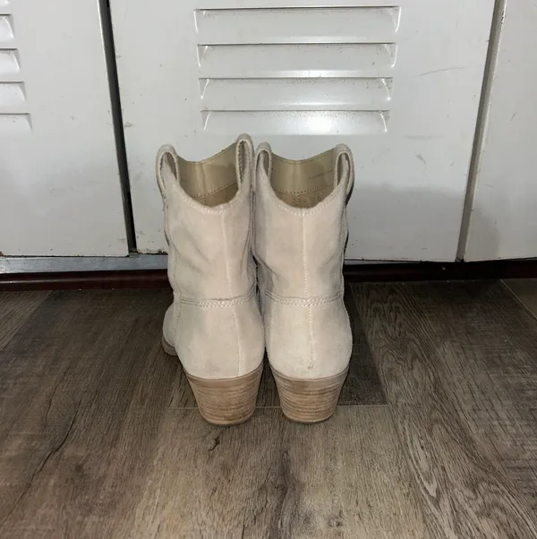 DV by Dolce Vita Booties - Image 4