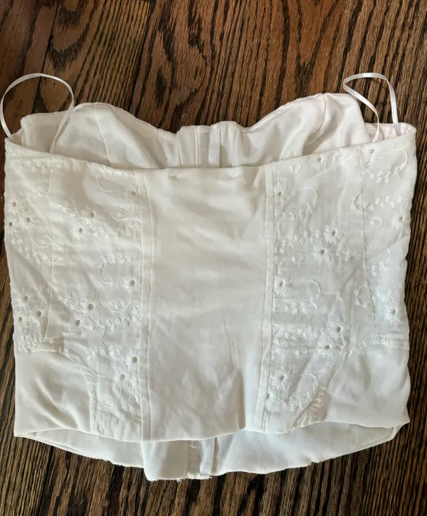 Olivaceous White Eyelet Strapless Corset - Image 2