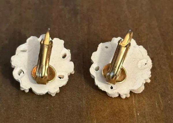 Vintage Victorian flower clip on earrings - Image 3
