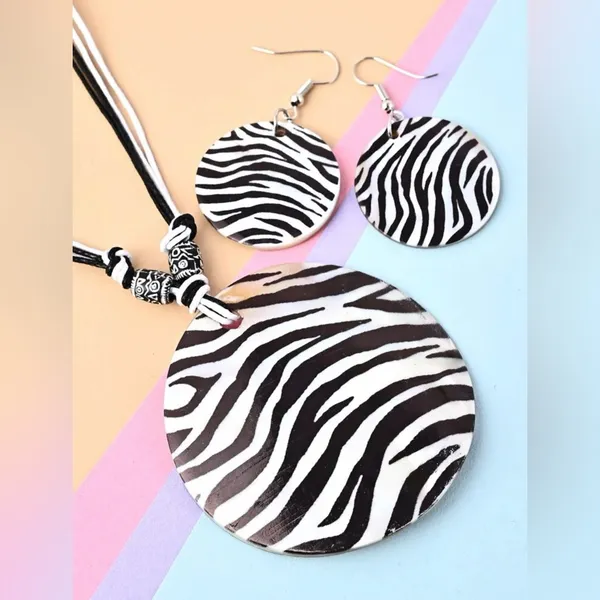 Zebra Print Earrings & Necklace Set White - Image 2