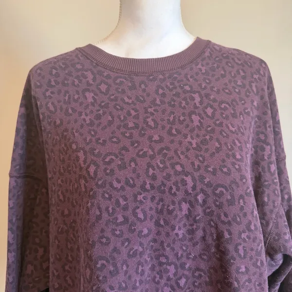 American Eagle Maroon Leopard Print super soft oversized Sweatshirt Size M - Image 4