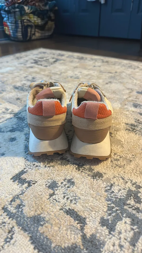 DV by Dolce Vita sneakers - Image 2