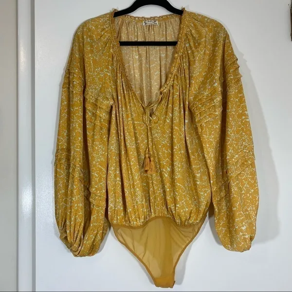 Free People All Tucks Printed Bodysuit Womens Small Yellow Gold - Image 2
