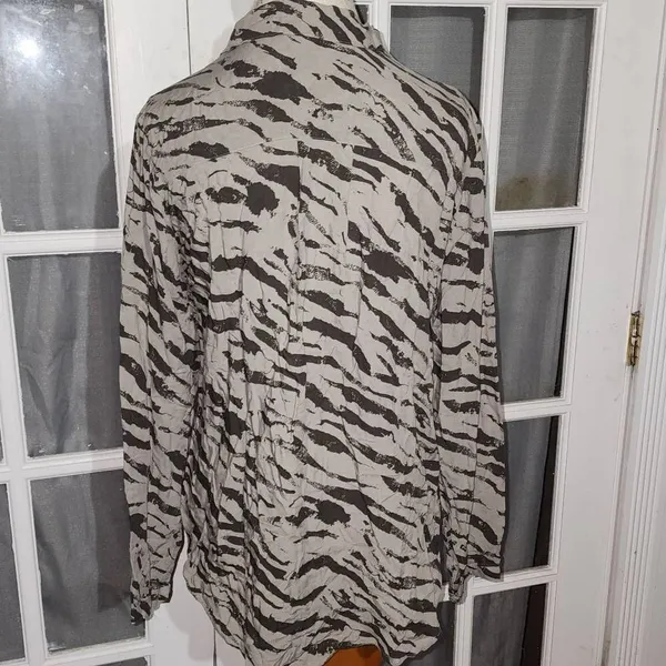 Cloth & Stone Womens Zebra Animal Print Long Sleeve Button Down Shirt Medium‎ - Image 2