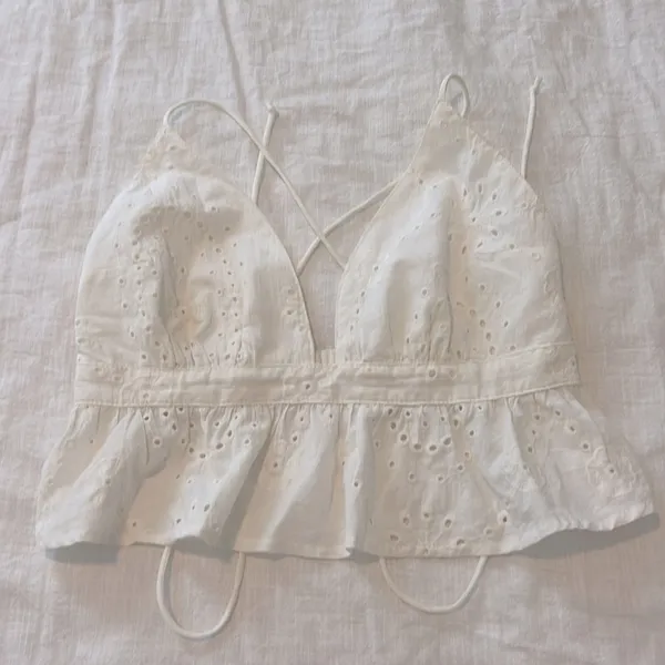 Coastal Chic White Eyelet Peplum Crop Top Open Back Romantic Summer Small - Image 2