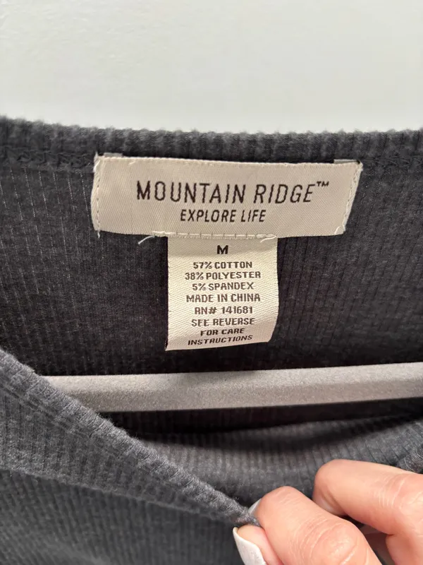 Mountain Ridge Women’s Gray Ribbed Long Sleeve Top Size M - Image 3