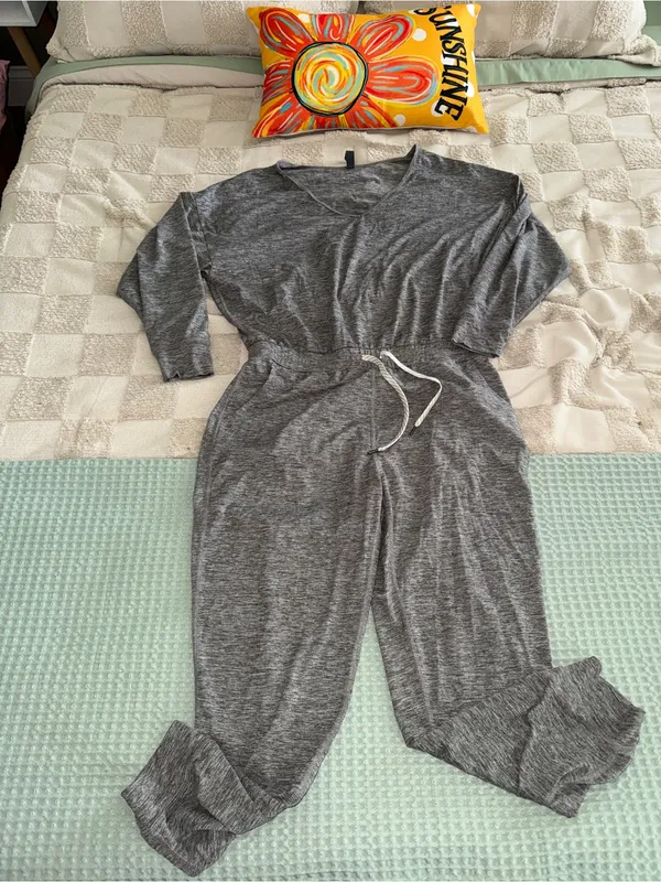 NWOT Vuori Lux Performance Jumpsuit size L - Image 2