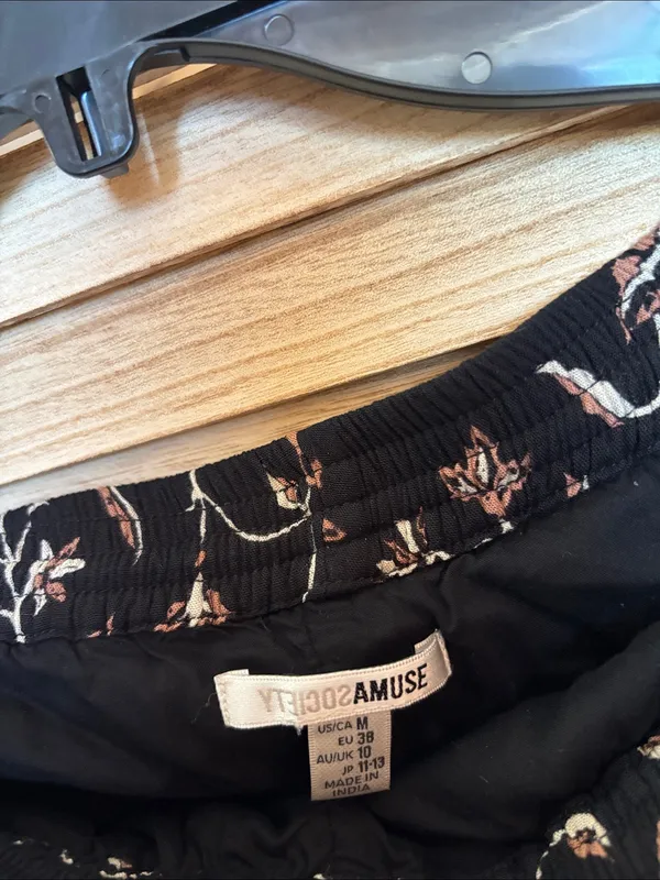 FINAL MARKDOWN Amuse Society Black Floral Lined Drawstring Pom-Pom Shorts Medium - Image 3