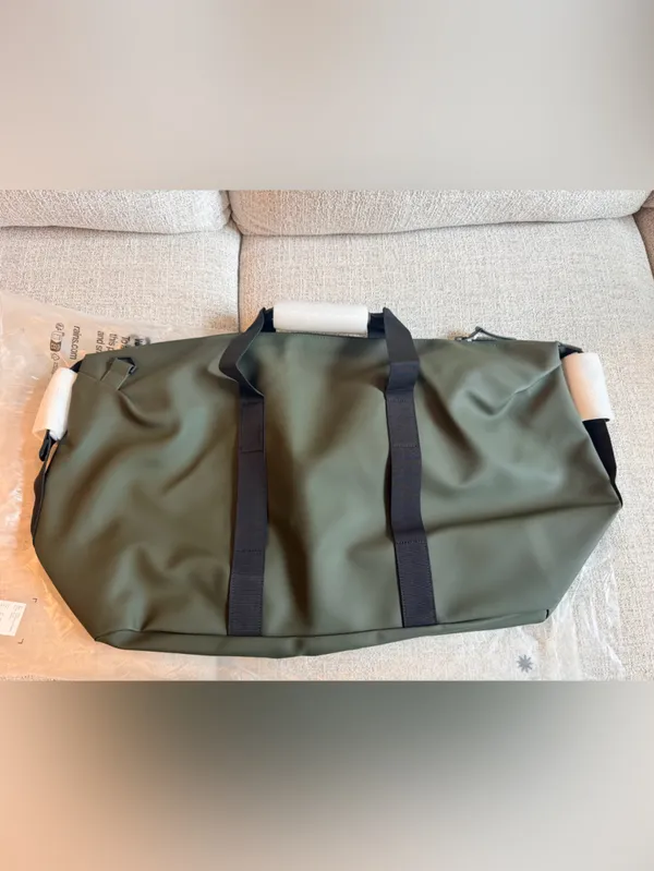NWT Rains Hilo overnight Weekend Bag medium size in green waterproof - Image 10