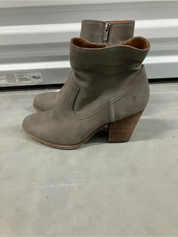 Frye Essa Bootie Size 9.5 Nubuck leather - Image 3