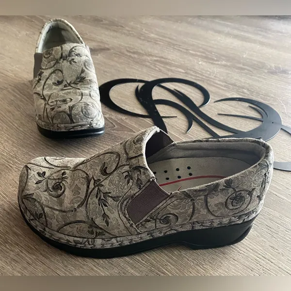 KLOGS Gray Floral Slip-On Nursing Shift Shoes | Comfort Work Clogs | Sz 7 - Image 3