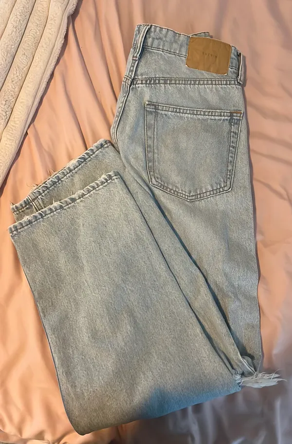 low waisted jeans Size 4 - Image 3