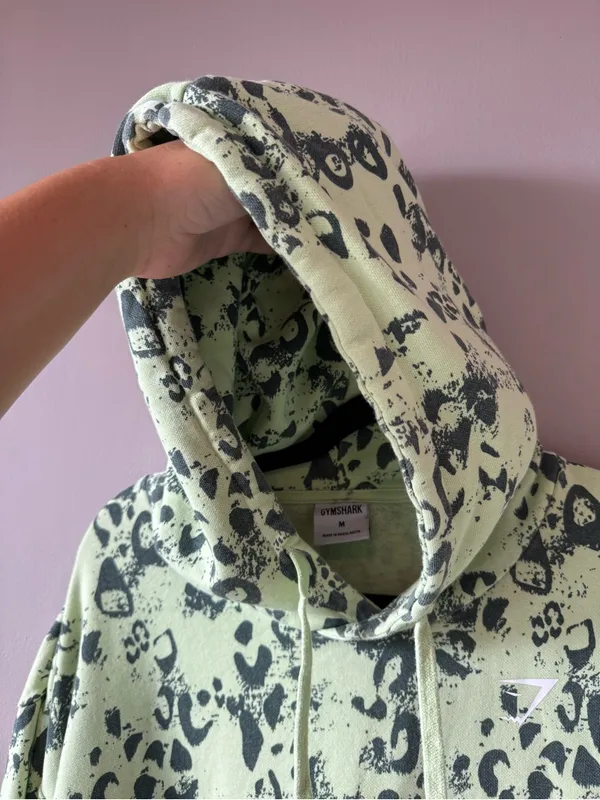 Gymshark Women’s Light Green All Over Animal Print Hoodie‎ Sweatshirt Medium - Image 5