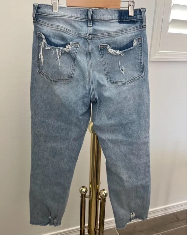 Abercrombie Mid-Rise Boyfriend Jeans - Image 3
