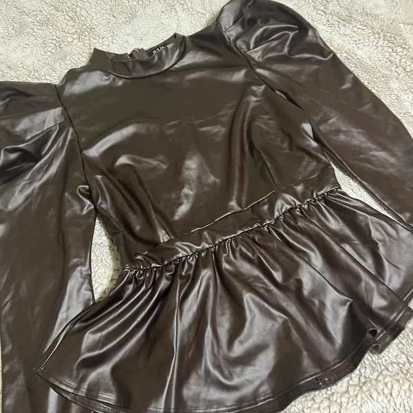 Long sleeve pleather thin material top Size XL Brown - Image 8